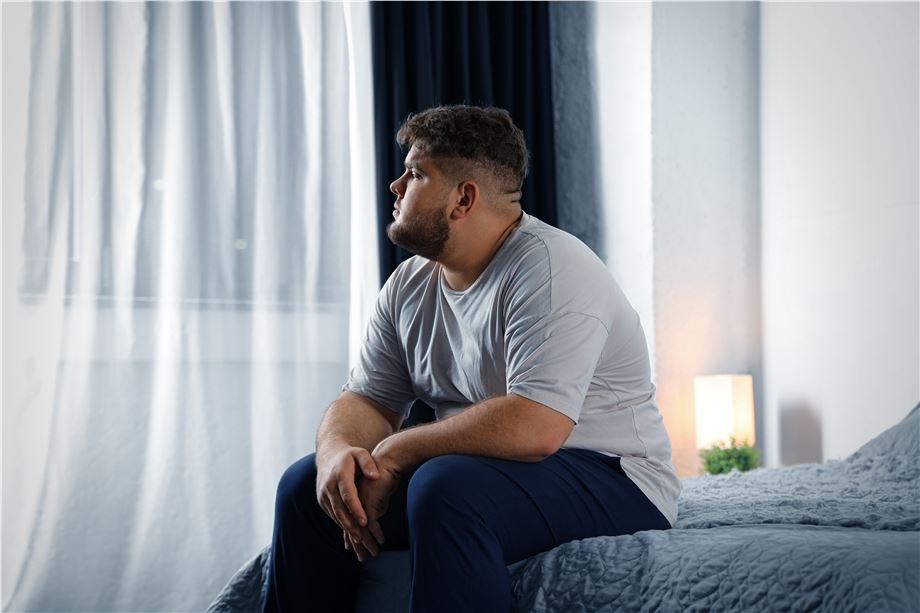 otyły mężczyzna - przewlekłe zapalenie 