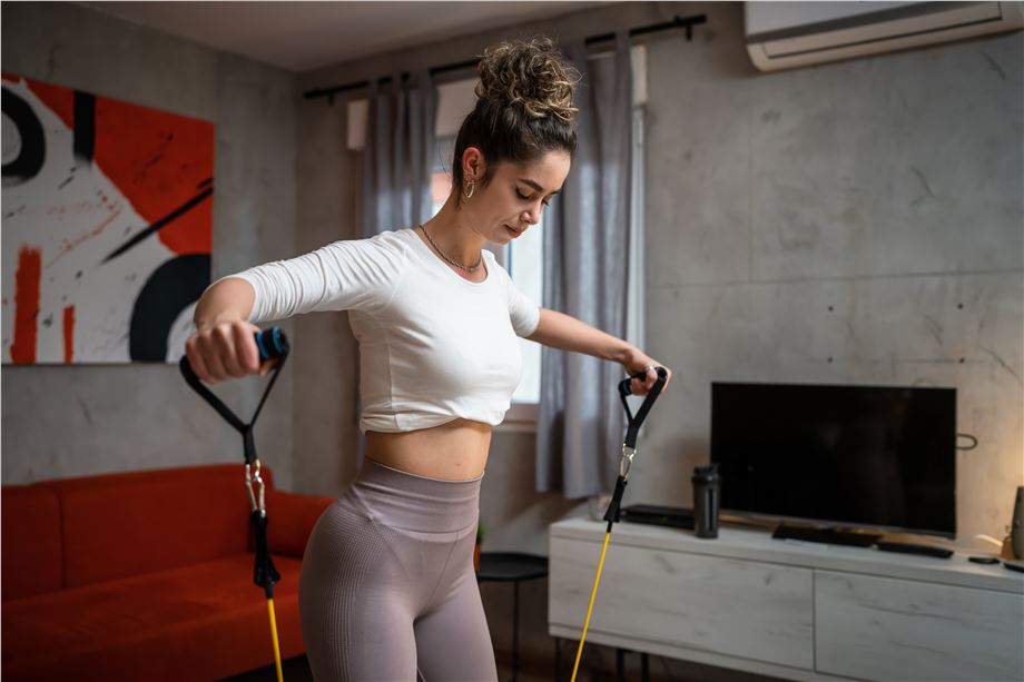 trening z gumami w domu 